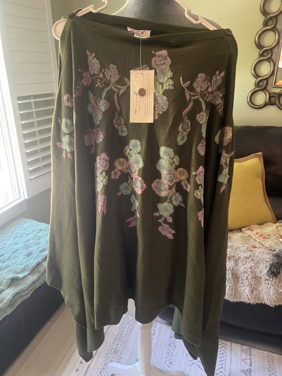 Randolph Duke Jackets & Blazers - Randolph Duke Olive Knit Pullover with Pastel Floral Accents